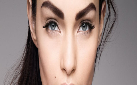 Why men grow longer eyelashes than women? Get the truth explained quickly and clearly.